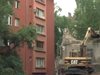 Бутат 100-годишна къща, в миналото - културен паметник, в центъра на София (Видео)