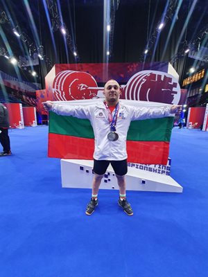 Валентин Генчев взе медал в дебюта си