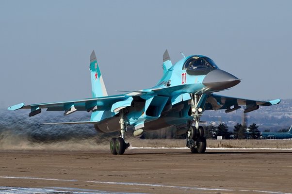 Руски военен самолет бомбардира погрешка Белгород (Видео)