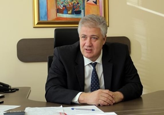 Директорът на "Пирогов" проф. д-р Асен Балтов