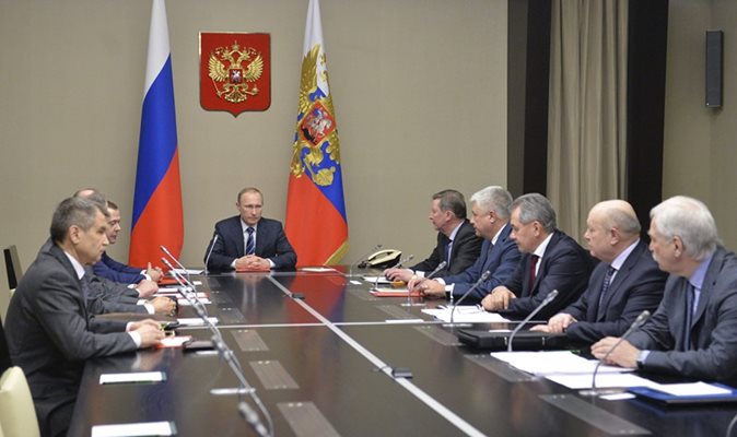 Президентът Владимир Путин председателства руския съвет за сигурност.