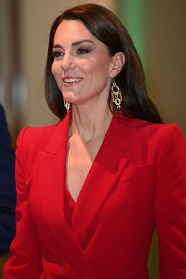Принцесата на Уелс Кейт прикова погледите на всички с червения си тоалет СНИМКА: Ройтерс