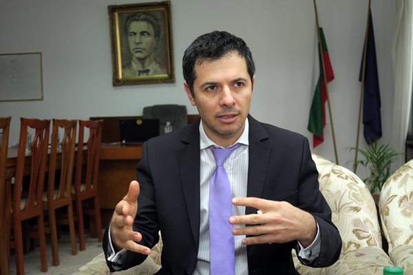 Филип Гунев: Президентът внушаваше, че имаме криза с бежанците, и това не му прави чест