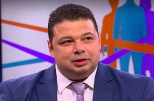 Юристи обвързаха имунитета на Кирил Петков със спиране избора на Борислав Сарафов за главен прокурор