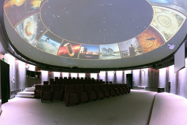 Уникалният авиокосмически център с планетариума в "Камчия".