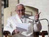 Папа Франциск днес призова за отмяна на смъртното наказание по целия свят, предаде Reuters.
В една от най-силните си речи срещу смъртната присъда папата подчерта, че божията заповед „Не убивай“ е абсолютна и се отнася както за невинните, така и за виновните. Главата на римокатолическата църква призова католическите политици по целия свят да 