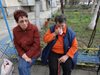Родителите на закланите съпрузи в Пловдив изнесоха багажа на бебето им от злокобното жилище
