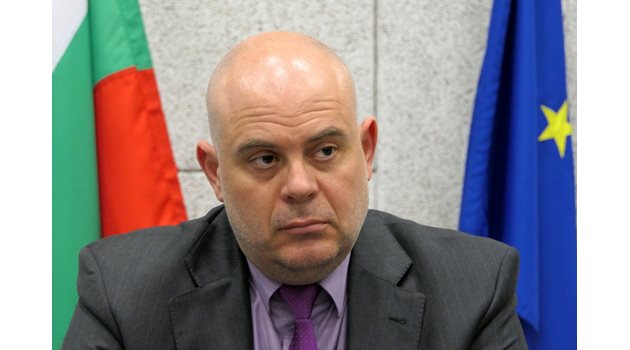 Шефът на спецпрокурорите Иван Гешев каза, че арестът на кметицата на “Младост” бил стрес и за службите.