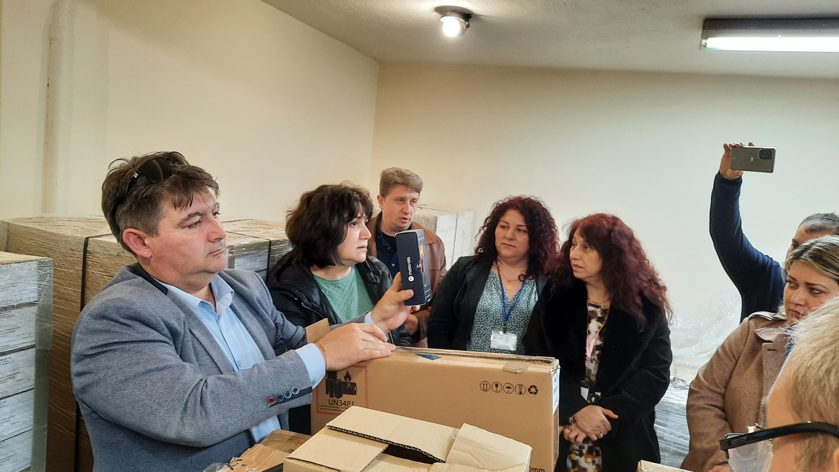 В Добрич бяха доставени бюлетини, устройства и изборните книжа за вота