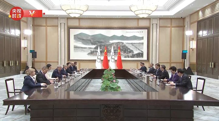Си Дзинпин се срещна с президента на МОК Томас Бах