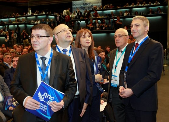 Мустафа Карадайъ (вдясно) бе избран за председател на ДПС на IX национална конференция на движението на 24 април 2016 г.