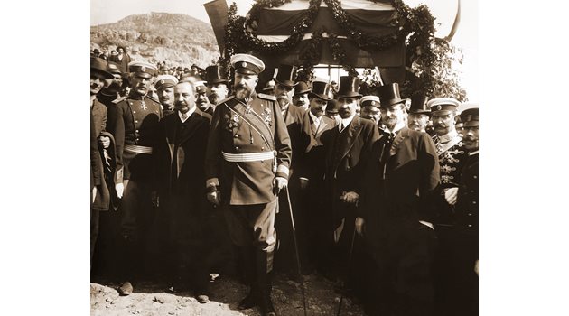 Цар Фердинанд обявява независимостта на България през 1908 г.