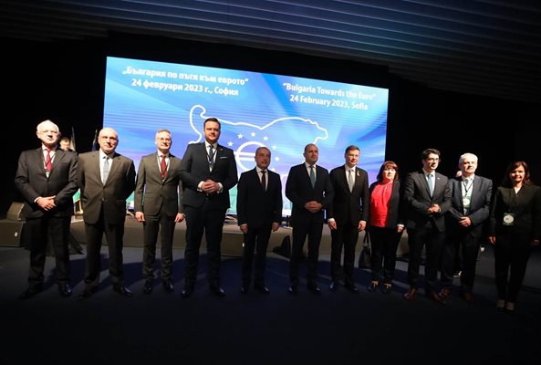 Президент, служебен премиер и управител на БНБ декларираха готовност да си свършим работата и да сме членове на еврозоната от 1 януари 2025 г. СНИМКА: Румяна Тонева