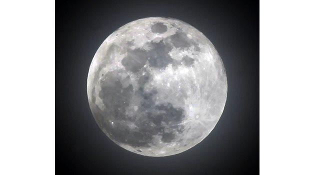 Така изглежда синята Луна при ясно време.