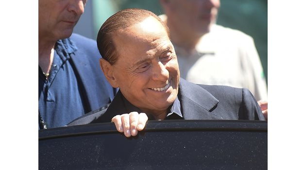 Силвио Берлускони беше изписан от болницата Сан Рафаеле Снимки: Ройтерс