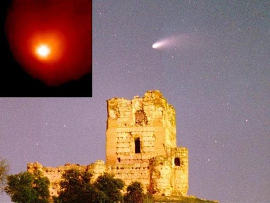 Кометата “Хейл-Боп” минава през 1997 г. над замъка близо до научния център на космическия телескоп “Хершел”. В горния ляв ъгъл е излъчването на кометата в инфрачервената област, заснето от ISO през 1996 г.
ИЛЮСТРАЦИИ: АВТОРЪТ