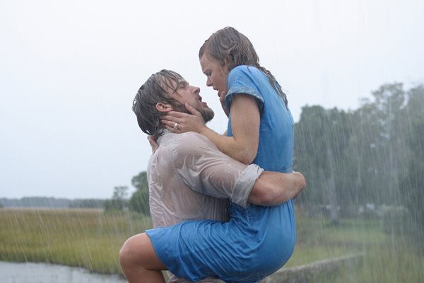 Рейчъл Макадамс и Раян Гослинг (в кадър от “Тетрадката”) печелят награда за най-добра целувка.