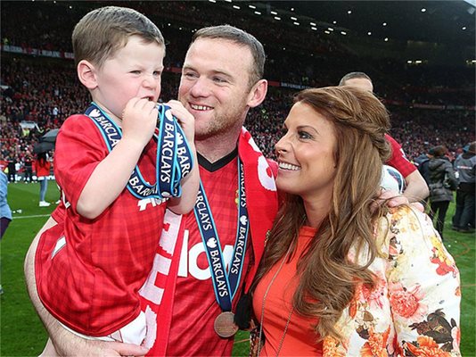 Щастливото семейство по време на награждаването на "Юнайтед" преди 10 дни