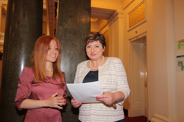 Председателят на парламентарната правна комисия Анна Александрова прие с интерес каузата за справедливи условия на информираност в изборния ден.