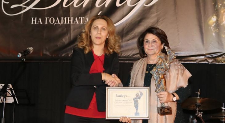 Виолина Маринова получи наградата си от вицепремиерката Марияна Николова.