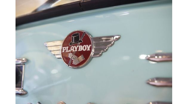 Логото на автомобилната марка Playboy Automobiles