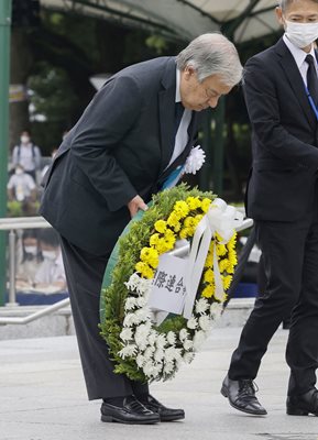 Генералният секретар на ООН Антониу Гутериш участва в отбелязването на 77 години от атомната бомбардировка над Хирошима