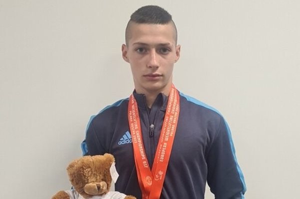 Първи медал за България от европейското по вдигане на тежести за кадети