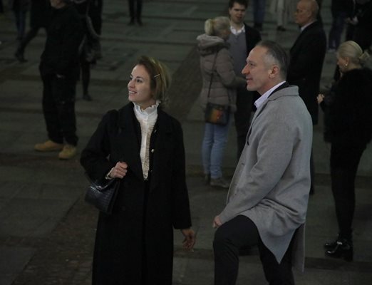 Деян Донков и съпругата му Радина Кърджилова преди представлението