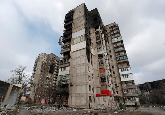 Разрушена сграда в Мариупол, Украйна СНИМКА: Ройтерс