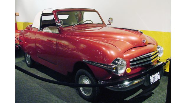 Един от малкото произведени 1948 Playboy Convertible в музея "Петерсън" в Лос Анджелис.