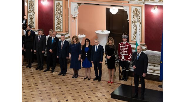 Десислава Радева, премиерът Николай Денков, съпругата му и вицепрезидентът Илияна Йотова (от дясно на ляво) на приема на президента Румен Радев (вдясно) на 3 март
СНИМКА: ПРЕССЛУЖБА НА ПРЕЗИДЕНТСТВОТО