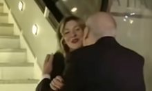 Вижте как ливанският премиер разцелува секретарката на Джорджа Мелони, мислейки я за нея (Видео)