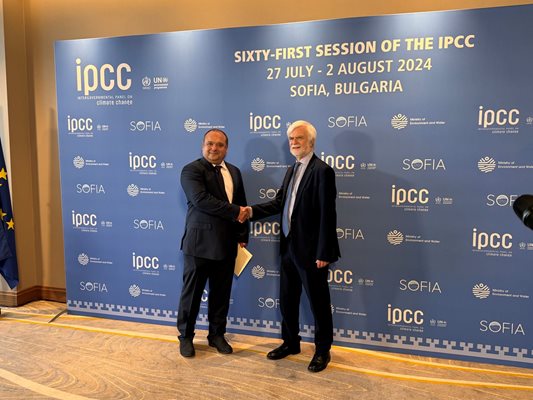 Министър Петър Димитров и председателят на IPCC Джим Скиа (от ляво на дясно).
СНИМКА: Авторът