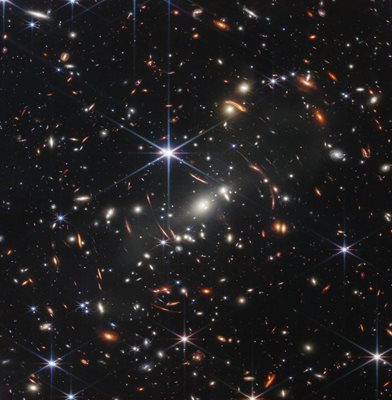 НАСА представи първата снимка на телескопа "Джеймс Уеб", която разкрива най-далечните изследвани досега места на Вселената.
Снимка: НАСА
