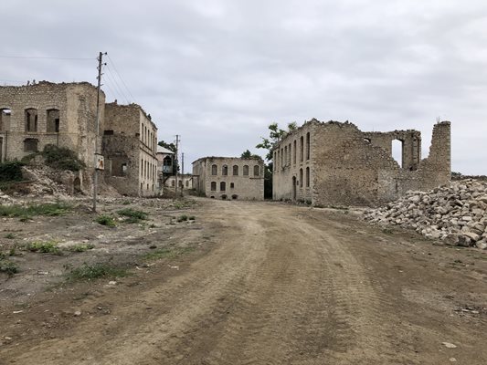 Разрушени старинни сгради в Шуша.