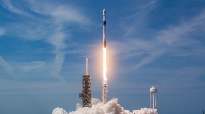Капсулата "Драгън" на SpaceX беше изстреляна успешно от втори опит към МКС