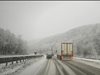 Сняг на магистрала "Хемус" затрудни движението (Видео)