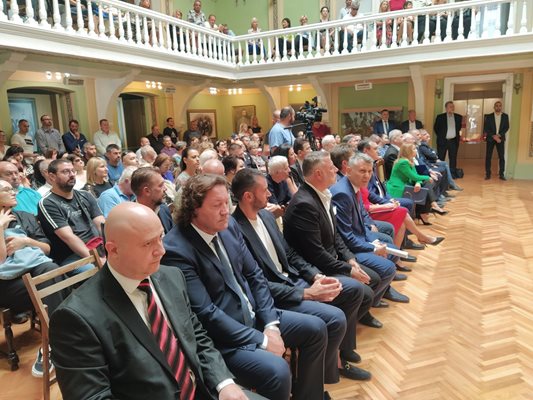 Кампанията на новата коалиция беше открита в зала "Съединение".