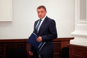 Оръжеен търговец, оправдан за подготовка на убийство, разпитван за разстрела на Алексей Петров