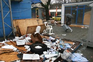 Пазарът на ул. "Младежка" стана сметище (снимки)