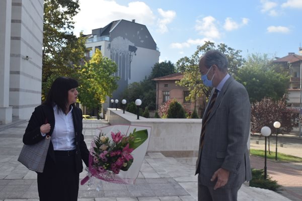 Почетният консул на Германия у нас д-р Мариана Чолакова посрещна посланик Кристоф Айххорн.