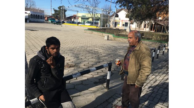 Роми от Белозем казват, че са стреснати от акцията на полицията в махалата.
