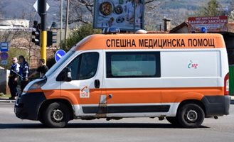 Двама са тежко ранени след челен удар край Криводол