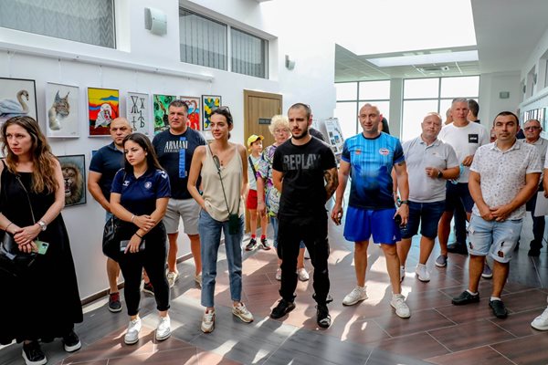 More than 30 coaches from 11 sports from Varna and the region, who work with refugees and children and youth at risk, participated in today's training.