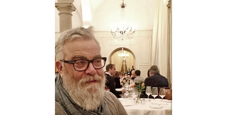 Владо Пенев вечеря в един от най-старите ресторанти в Италия заедно със своите приятелки