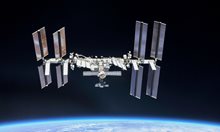Русия взриви спътник до МКС, 7 астронавти се крият в защитна капсула. На 90 минути покрай тях минават отломки