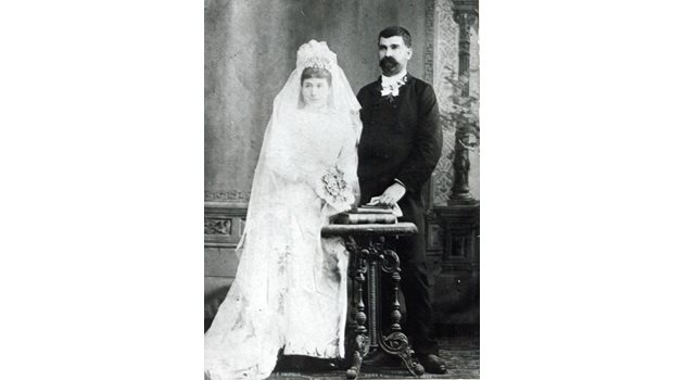 Сватбена снимка на Иван Вазов с Атина Болярска