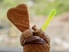 Японци се разхлаждат в жегите със сладолед, който не се топи с часове