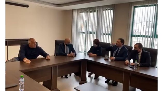 Борисов по време на срещата с част от министрите. КАДРИ: Фейсбук