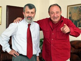 Антон Радичев (вдясно)
